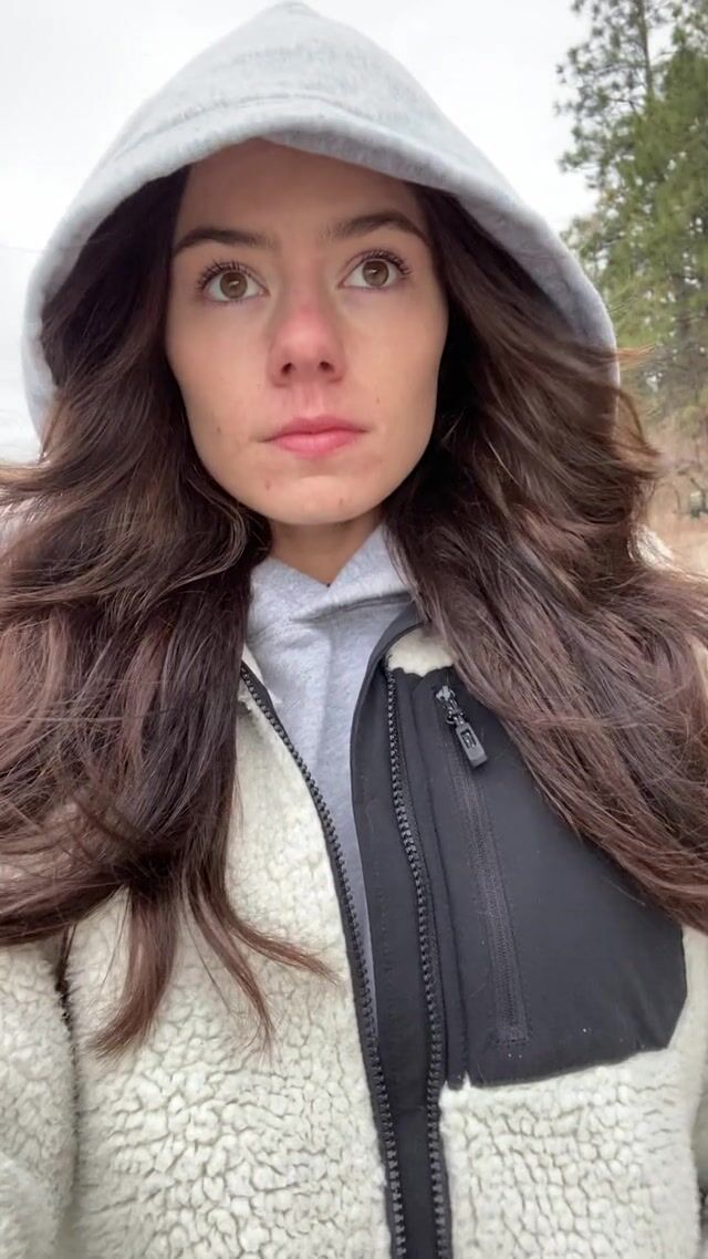 Took the titties out for a brisk walk ❄️