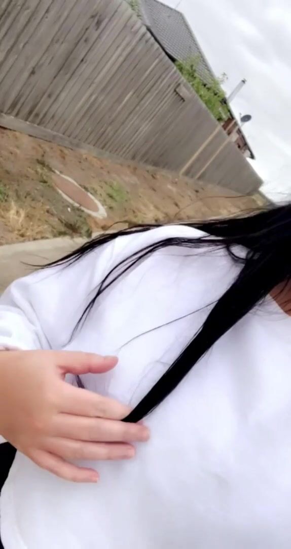 I love flashing my big tits ????