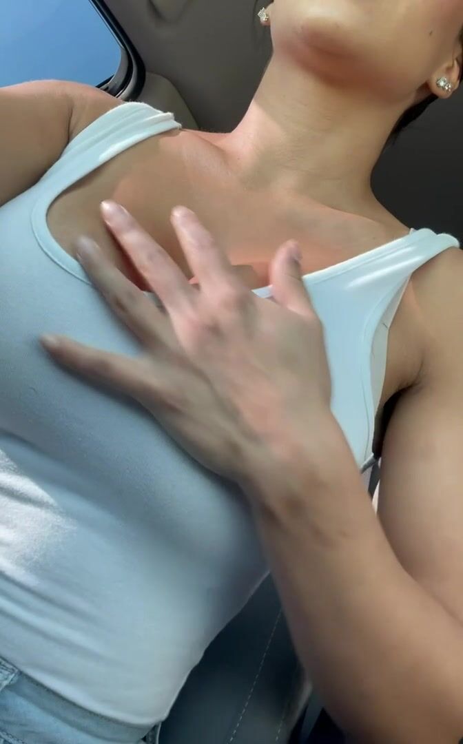 stuck in traffic so i wanna show you my tits