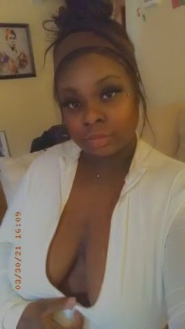 Look at my natural big tits daddy ????????