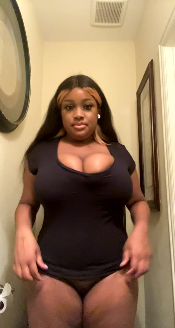 Taking my tits out before you come fuck my pussy ☺️